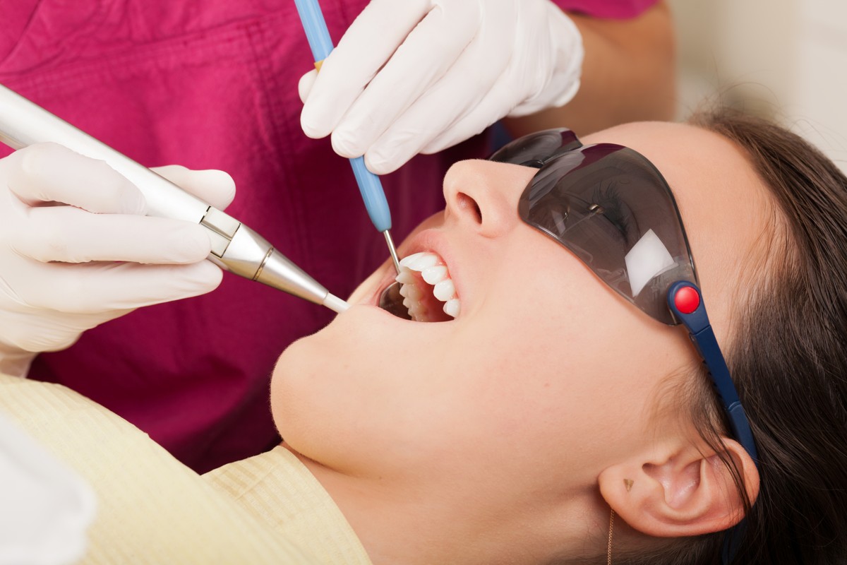 Лазерное десен. Стоматологический лазер. Лазерные технологии в стоматологии. Лазерная терапия в стоматологии.